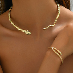 Conjunto de collar y pulsera de aleación de zinc chapado en oro con diseño de serpiente para mujer, joyería de fiesta, accesorio de moda. - Product Image 2