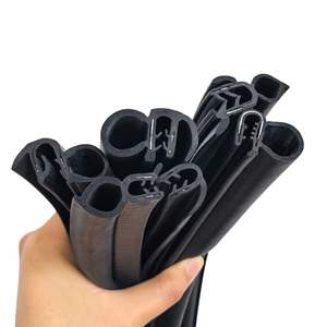 Bande de protection en caoutchouc noir pour les portes, les hayons et les coffres de voitures et de fourgonnettes - Product Image 2