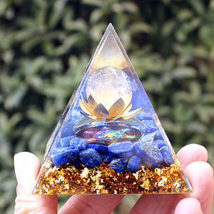 Pirámide de Resina Epoxi con Flor de Loto Azul, Adorno de Resina para Feng Shui, Decoración para el Hogar, Escritorio, Sala de Estar - Product Image 1