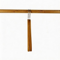 Cintre en bois naturel de haute qualité, écologique, avec crochet chromé et barre à pantalons, design minimaliste et gain de place, pour magasins de vêtements (vente en gros)