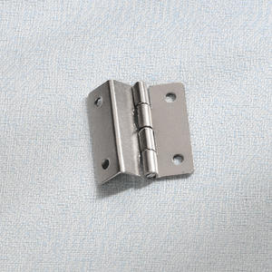 Bisagra para Puerta de Armario Plegable de Tres Pliegues, Estilo Moderno Minimalista, Color Plateado Niquelado, Hierro Duradero, Apertura de 90 Grados, Montaje Empotrado - Product Image 1