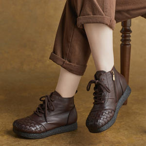 Botines Tejidos a Mano de Piel Genuina con Plataforma y Tacón Plano para Otoño/Invierno, Estilo Retro - Product Image 2