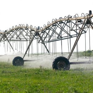 Sistema di Irrigazione per Grandi Aziende Agricole con Irrigatori a Pioggia in Metallo Alimentati da Motore, Macchine per Irrigazione Automatica con Telecomando - Product Image 1