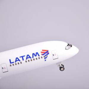 Modelo de Avión <span class=keywords><strong>Boeing</strong></span> <span class=keywords><strong>787</strong></span> de Latam Airlines de 32 cm, Simulación con Resina para Regalo de Navidad - Product Image 3