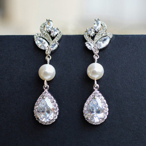 Eleganti Orecchini Vintage a Goccia con Perle e Fiori per Donne, Gioielli Pendenti Lunghi a Forma di Fiore - Product Image 2