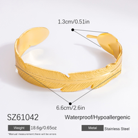 SUMMLY Ensemble de bracelets ouverts en acier inoxydable plaqué or 18 carats, motif feuille, plume et papillon, style vintage, bijoux de mode pour femme, cadeau de fête