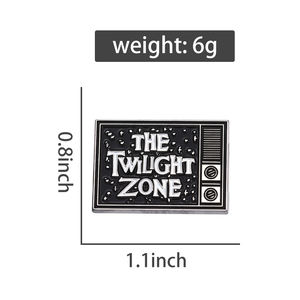 Dessin animé noir et blanc <span class=keywords><strong>TV</strong></span> la zone crépusculaire émail broche texte alliage sac à dos Badge vêtements accessoires cadeau bijoux - Product Image 6