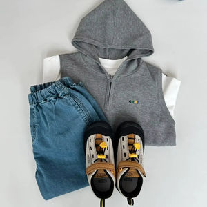 ชุดเสื้อกั๊กและกางเกงยีนส์ผ้าฝ้ายสำหรับเด็กเสื้อยืดแขนยาวสีขาวพร้อมกระเป๋าสุนัขมีฮู้ดสีเทาและกางเกงยีนส์สีฟ้า - Product Image 3