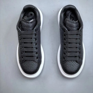 รองเท้าผู้ชายสไตล์เรโทรแบบสั่งทำพิเศษ งานเย็บมือ ดีไซน์แฟชั่น  พื้นหนา ให้ความสบายและทนทาน - Product Image 1