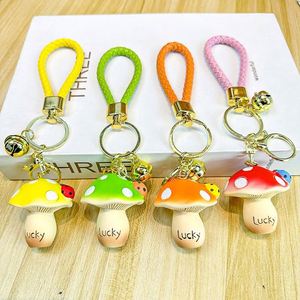 Llavero de Resina con Diseño Creativo de Mariquita y Hongo, Colgante para Coche y Mochila, Venta al por Mayor, Pequeño Regalo - Product Image 1