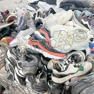 Distributeur africain conteneur de 40 pieds de chaussures d'occasion pour hommes balle mixte de haute qualité pour la course à pied et le sport pour adultes de chaussures usagées