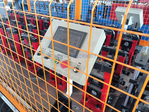 Máquina formadora de rollos automática de canal U de doble cabezal con núcleo PLC de rodamiento, formación en frío de 2mm de espesor - Product Image 4