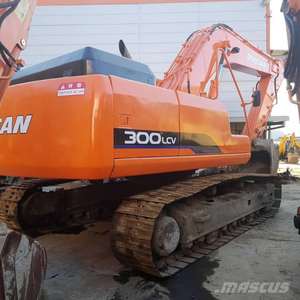 Excavadora de orugas Doosan DH300LCV DH370 de 30 toneladas usada, modelo 2018 de 1,3 m3, engranaje de bomba Kawasaki a la venta en Shanghai - Product Image 1