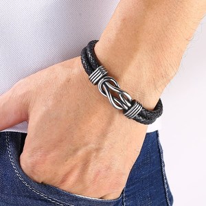 Bracciale da <span class=keywords><strong>uomo</strong></span> in pelle intrecciata con charm magnetico in acciaio inossidabile, stile punk rock, con filo di cucito in pelle, accessorio <span class=keywords><strong>elegante</strong></span> da rocker. - Product Image 5
