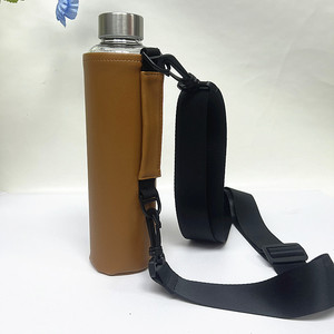 กระเป๋าหนังสะพายไหล่สำหรับใส่ขวดน้ำ  ปกป้องขวดแก้ว 750 มล.  พร้อมสายสะพายไหล่ปรับได้ - Product Image 1