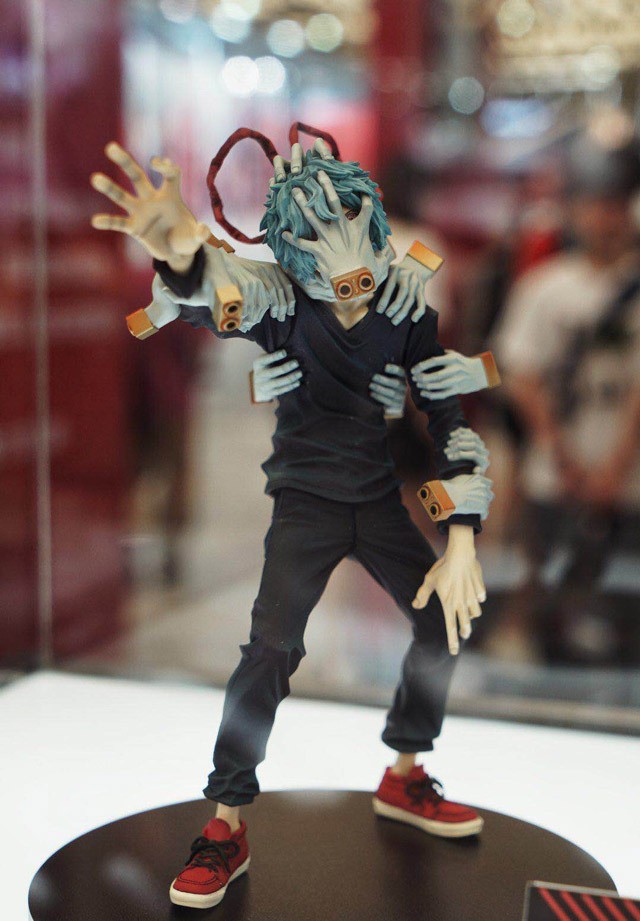 Shigaraki Tomura avec boîte