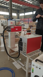 Prix promotionnel Machine de marquage laser 5W UV avec lentille de taille 300*300mm SG7110 tête de balayage EZCAD contrôle 80mm mandrin rotatif - Product Image 6