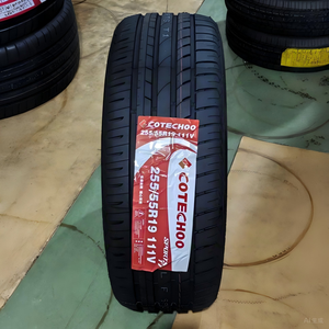 Neumático 225/55R19 en Estado Nuevo, Llanta Premium para Autos y SUVs - Product Image 1