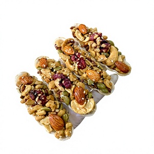 Assortiment de noix et de graines croustillantes : amandes, noix de cajou, noix de pécan, graines de melon, graines de courge, frites, salées, nutritives, faibles en gras, sans sucre - Product Image 1