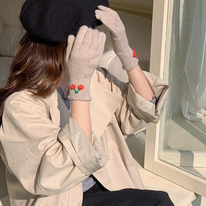 Gants tricotés chauds d'hiver de style haut pour femmes avec caractéristique imperméable Gants à doigts à écran tactile Petite conception à volants cerise - Product Image 5