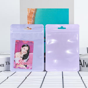 Prix de gros Support personnalisé surface brillante sac d'emballage de vêtement plat avec fenêtre transparente avec trou de suspension - Product Image 5