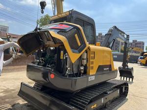 Excavatrice sur chenilles Volvo EC55D d'occasion en bon état avec peu d'heures de travail, poids opérationnel de 5 tonnes, godet de 3 m, moteur en stock à Shanghai - Product Image 2