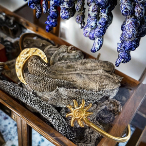 กำไลข้อมือสแตนเลสสตีลชุบทอง 18K แบบคลาสสิก ลายเส้นดวงอาทิตย์และดวงจันทร์ ดีไซน์เกลียวเปิด สำหรับทุกเพศ เหมาะสำหรับวันครบรอบ ทันสมัย สวยงาม คล้ายทองคำแท้ - Product Image 3