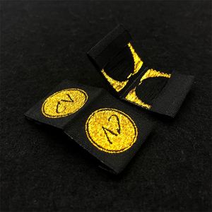 Etiquetas de Ropa de Lujo Personalizadas en Dorado Brillante, Etiquetas para Camisas, Etiquetas para Pelucas y Etiquetas Tejidas para Jeans - Product Image 3