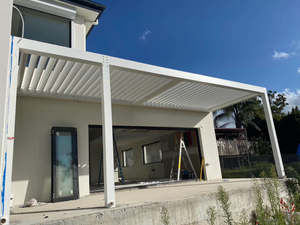 Pérgola Bioclimática Premium Personalizable <span class=keywords><strong>con</strong></span> Techo de Láminas de <span class=keywords><strong>Aluminio</strong></span> Motorizadas <span class=keywords><strong>y</strong></span> Sistema LED para Jardín o Terraza - Product Image 3