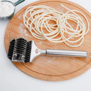 Cortador de massa de pastelaria de macarrão de cozinha rolo manual de corte de pizza cortador de massa