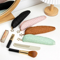 Pochette de papeterie vintage texturée en cuir PU longue, couleur unie neutre, fermeture éclair lisse, pendentif étoile, étui portable pour stylos d'étudiant