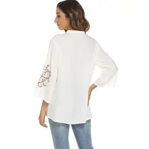 Blusa Blanca Bordada con Flores, Camisa Mexicana de Algodón para Mujer - Product Image 4