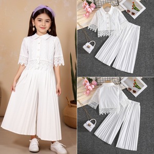 Abbigliamento Estivo per <span class=keywords><strong>Bambina</strong></span> 2026, Completo Boutique all'Ingrosso, Camicia Bianca in Pizzo con <span class=keywords><strong>Pantaloni</strong></span> a Gamba Larga Plissettati, Set 2 Pezzi - Product Image 2