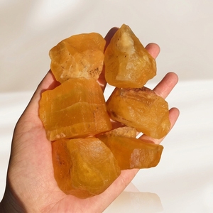 Rocas Minerales Curativas Naturales Irregulares a <span class=keywords><strong>Precio</strong></span> de Fábrica, Fluorita Amarilla en Bruto, Cuarzo Crudo para Decoración del Hogar y Feng Shui - Product Image 1
