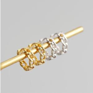 Pendientes <span class=keywords><strong>de</strong></span> aro <span class=keywords><strong>de</strong></span> cadena <span class=keywords><strong>de</strong></span> eslabones mínimos <span class=keywords><strong>de</strong></span> <span class=keywords><strong>Plata</strong></span> <span class=keywords><strong>de</strong></span> Ley 925 para mujer delicados Mini <span class=keywords><strong>aros</strong></span> Huggie con chapado en oro para boda o regalo - Product Image 3