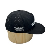 Casquette de golf perforée non structurée à 5 panneaux en nylon en gros, casquette de course imperméable pour hommes, logo imprimé personnalisé, casquette à fermeture à pression