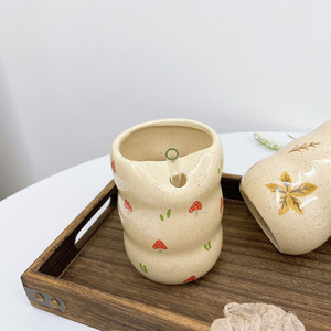 Taza de Agua de Cerámica de 400 ml con Pajita, Diseño de Hongos Rojos y Hojas de Arce Amarillas, Apta para Microondas, para Oficina y Desayuno - Product Image 2