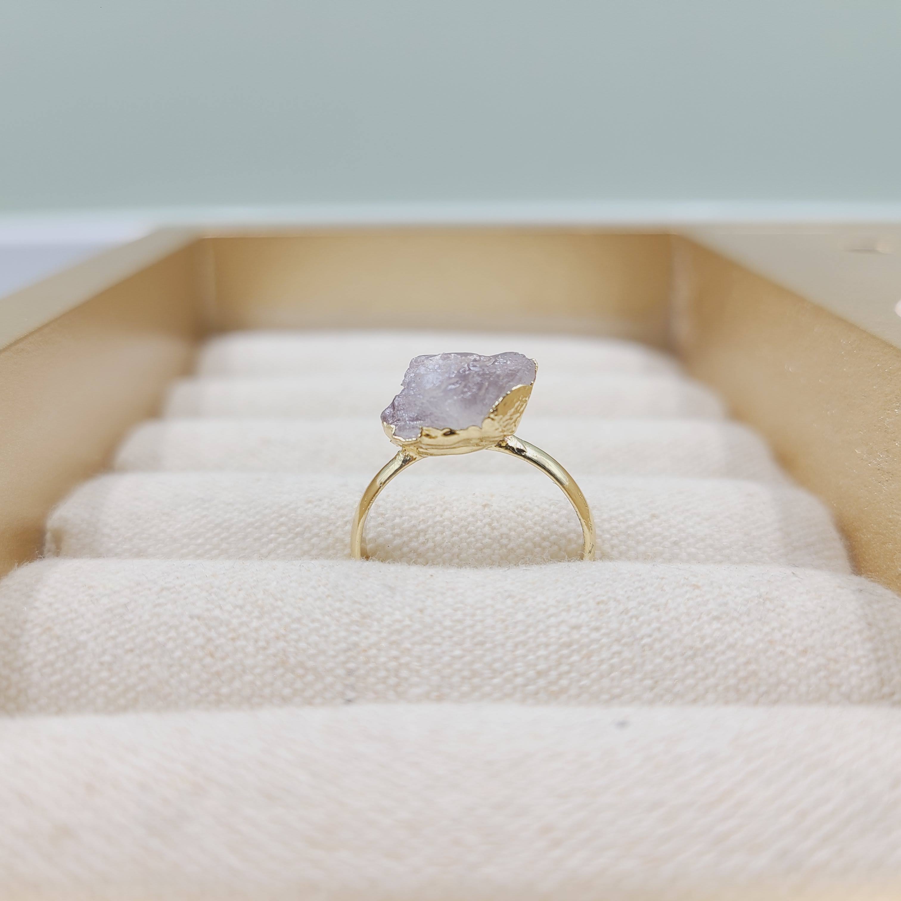 มูนสโตน-จูน