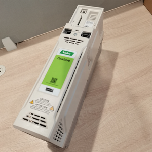 Direkt Online Bestellen: NIDEC M700-034 00100 A101 00 AB100 Universeller AC/Servo-Antrieb M700-03400100A M700-044-00172A M701-034 00025A - Product Image 1