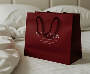 Bolsa de Regalo de Papel Rojo Borgoña con Logotipo Personalizado, Asa de Cuerda Trenzada, Bolsas de Compras Resistentes de Cartón para Negocios - Product Image 1