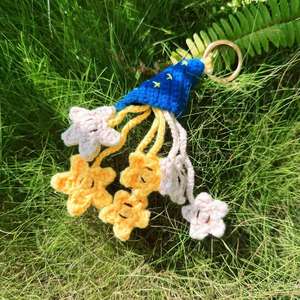 Llavero de ganchillo en stock, colgante de coche de dibujos animados, adorno para colgar y accesorio para bolso, pequeña joya, regalo de San Valentín - Product Image 5