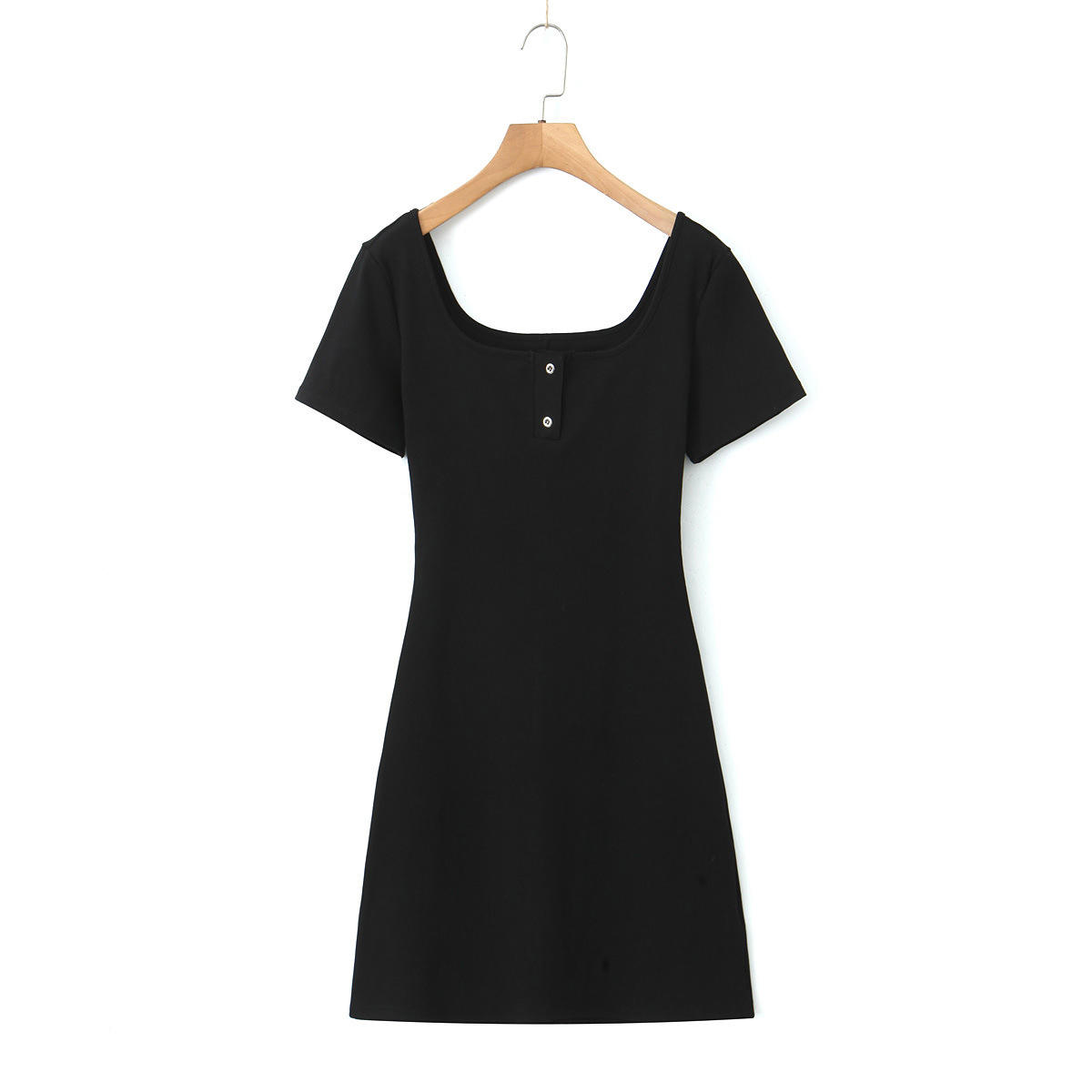 กางเกงขาสั้นสีดำคลาสสิก