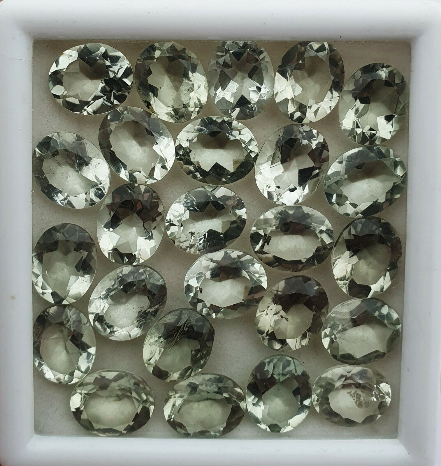 สีเขียว