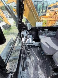 Excavatrice compacte d'occasion CAT 307E2 de 7 tonnes en bon état, unité à chenilles équipée d'un bouteur pour les travaux d'entretien routier - Product Image 6