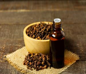 Aceite Esencial de Clavo para el Cuidado del Cabello, la Piel y el Cuerpo, Apto para Masajes de Spa, Terapia de Relajación, Nutrición Capilar y Rutina Diaria - Product Image 1