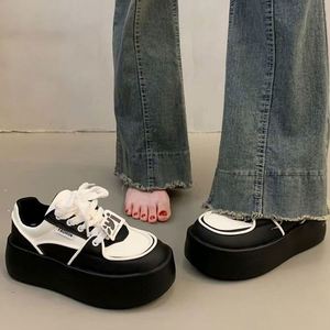 Zapatos Blancos Versátiles de Alta Gama para Mujer, Primavera-Otoño 2026, Plataforma Deportiva Casual con Suela Gruesa y Elevada - Product Image 1