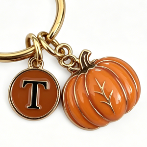 Porte-clés Citrouille de Thanksgiving avec Breloque Initiale T en Laiton et Alliage de Zinc, Cadeau Mignon Fait Main - Product Image 3