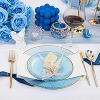 Lot de 60 assiettes en plastique bleu clair, assiettes bleues martelées, assiettes jetables fantaisie transparentes avec assiettes à bordure dorée pour la fête