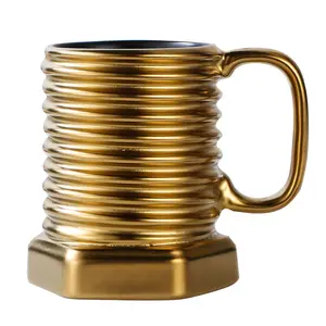 Tasse à café galvanisée par tasse de vis en céramique de conception moderne avec la poignée de porcelaine