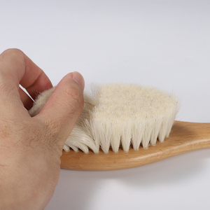 Vente en Gros Ensemble Peigne en <span class=keywords><strong>Bois</strong></span> 100% Naturel et <span class=keywords><strong>Brosse</strong></span> à Cheveux en Poils de Chèvre pour Bébé - Product Image 3